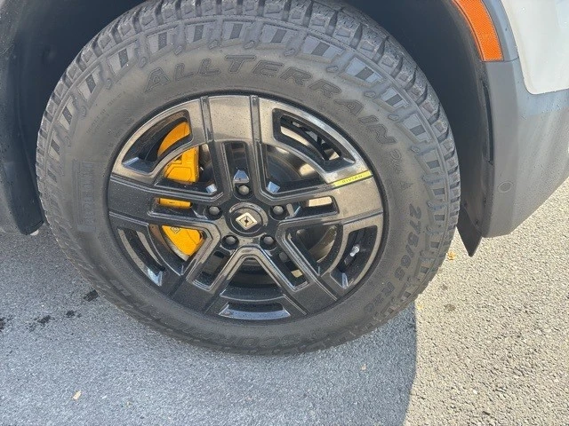 2022 Rivian R1S - Image 10 of 21
