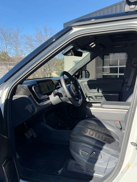 2022 Rivian R1S - Image 8 of 21