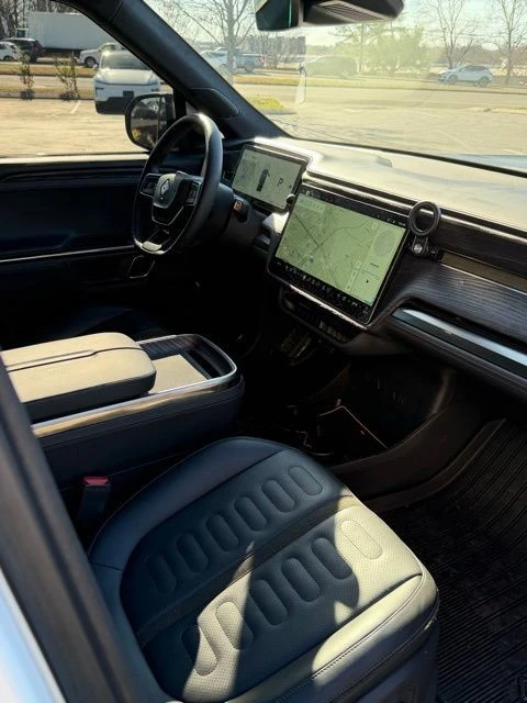 2022 Rivian R1S - Image 20 of 21