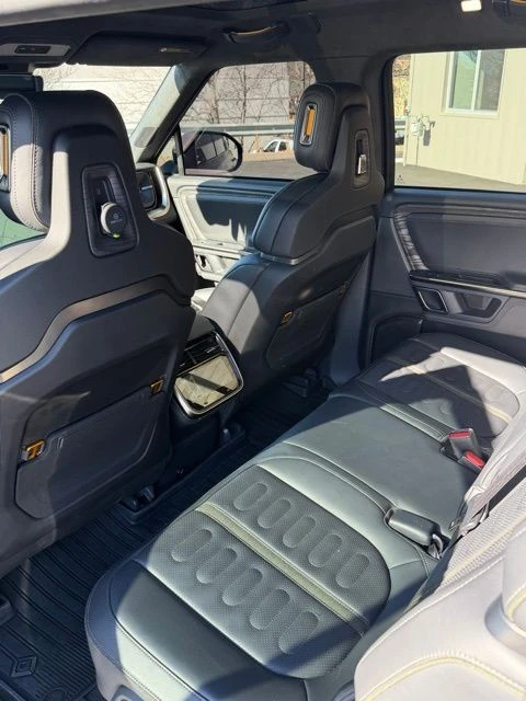 2022 Rivian R1S - Image 12 of 21