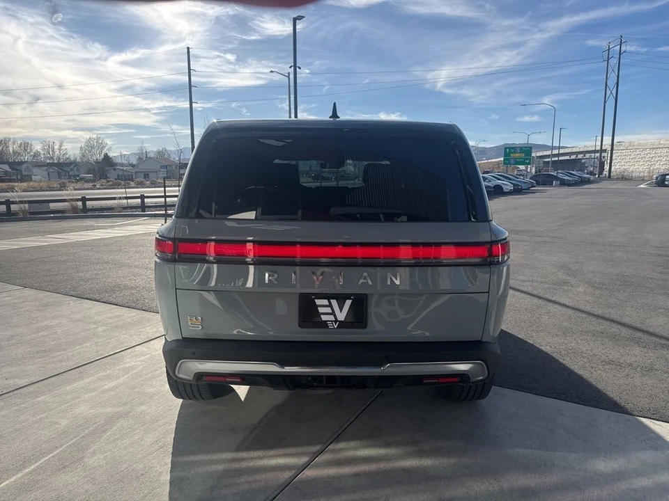 2022 Rivian R1S - Image 7 of 21