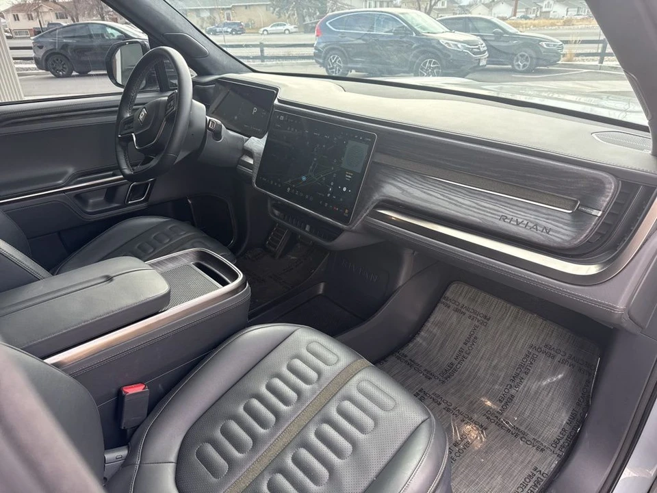 2022 Rivian R1S - Image 19 of 21