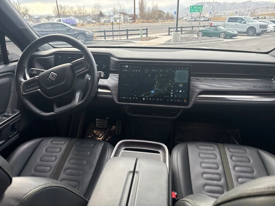 2022 Rivian R1S - Image 17 of 21