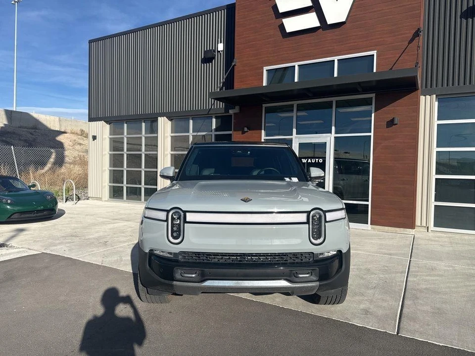 2022 Rivian R1S - Image 3 of 21