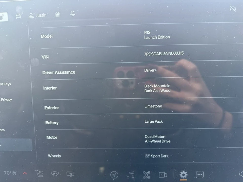2022 Rivian R1S - Image 21 of 21