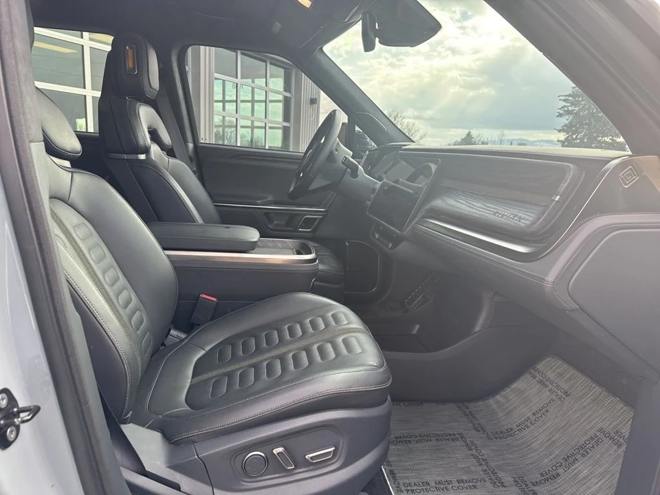 2022 Rivian R1S - Image 20 of 21