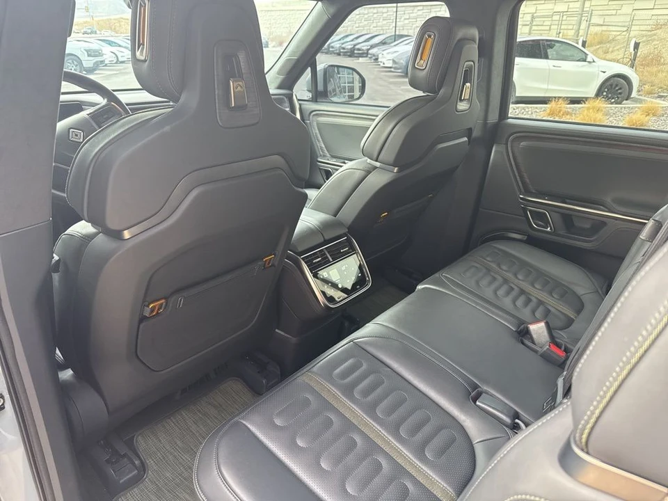 2022 Rivian R1S - Image 10 of 21