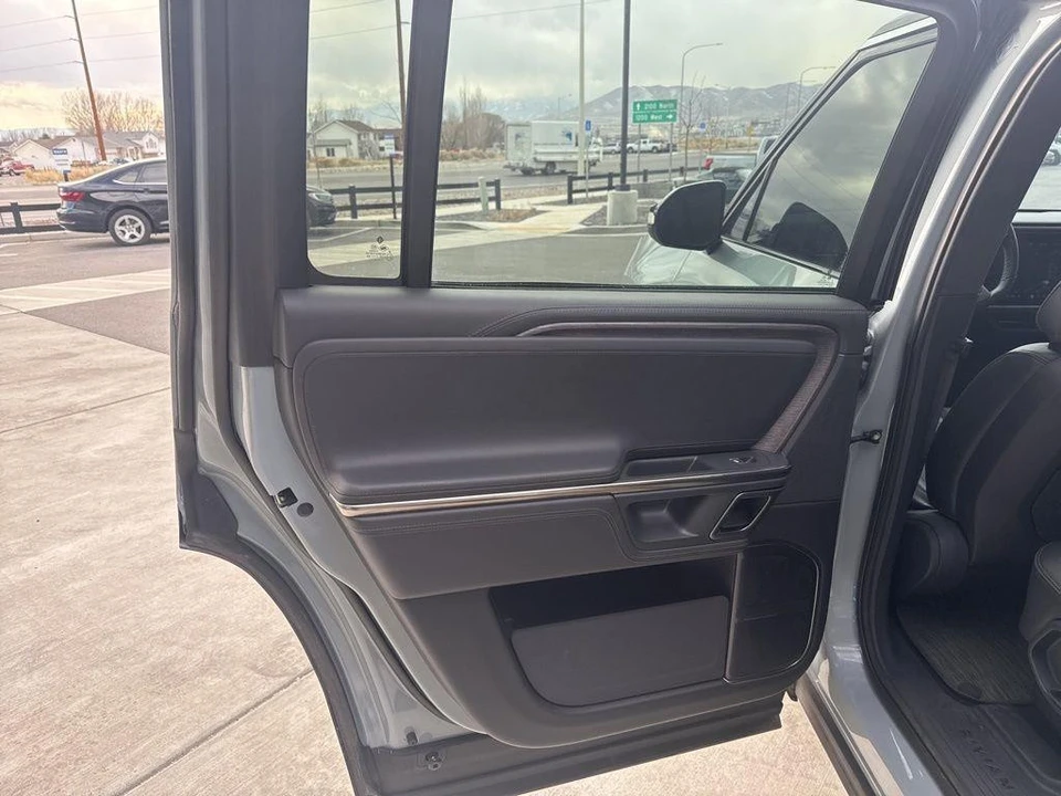 2022 Rivian R1S - Image 14 of 21