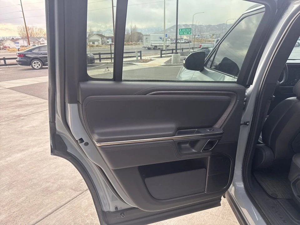 2022 Rivian R1S - Image 9 of 21
