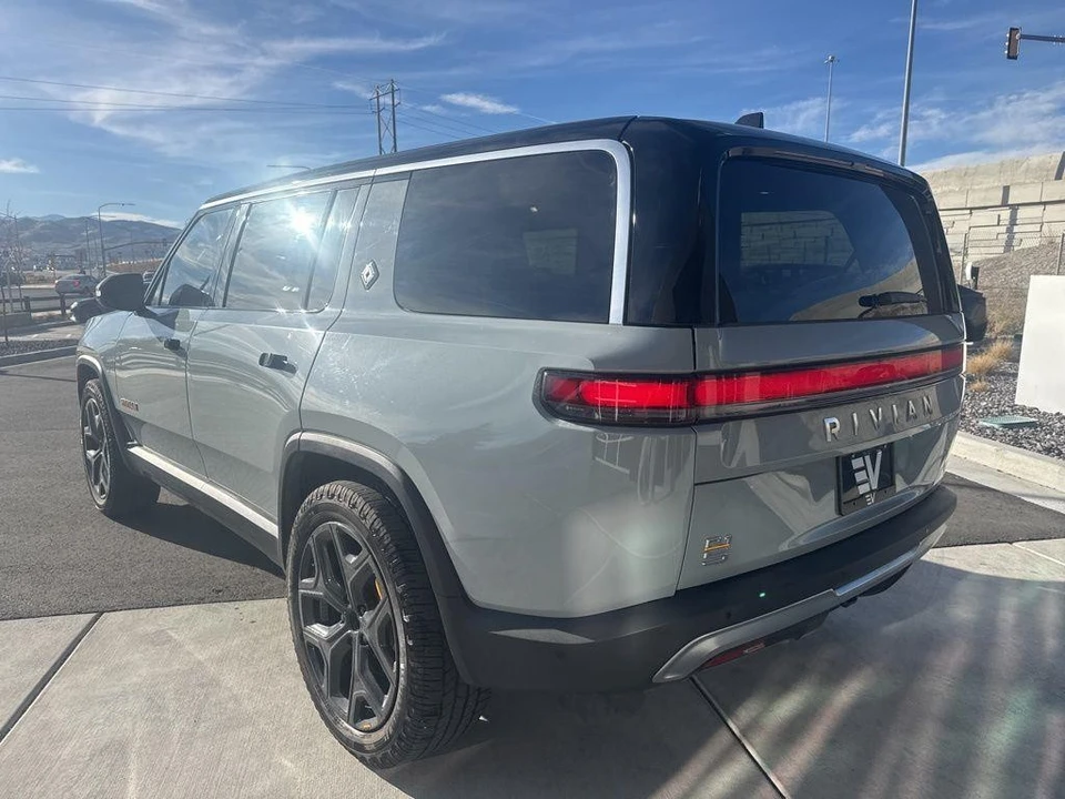 2022 Rivian R1S - Image 6 of 21