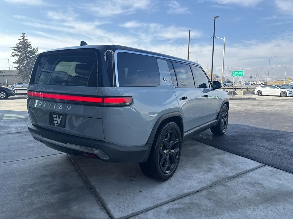 2022 Rivian R1S - Image 3 of 21