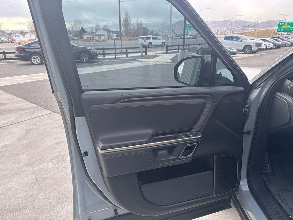 2022 Rivian R1S - Image 11 of 21