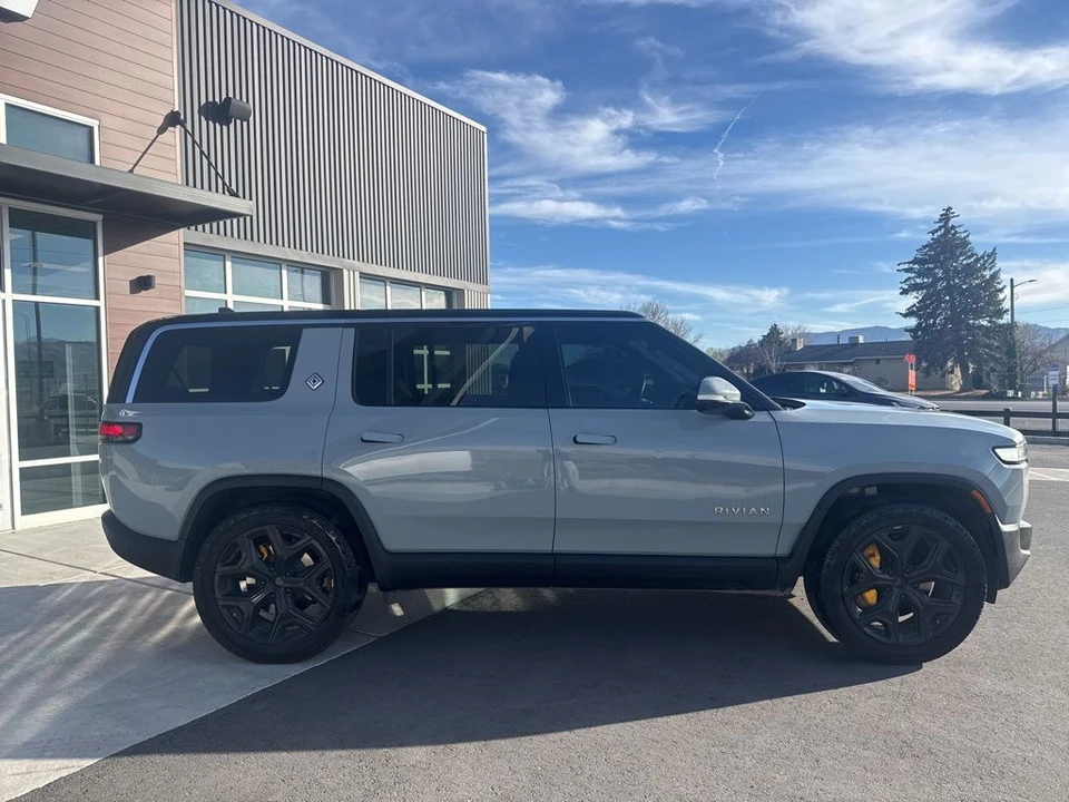 2022 Rivian R1S - Image 9 of 21