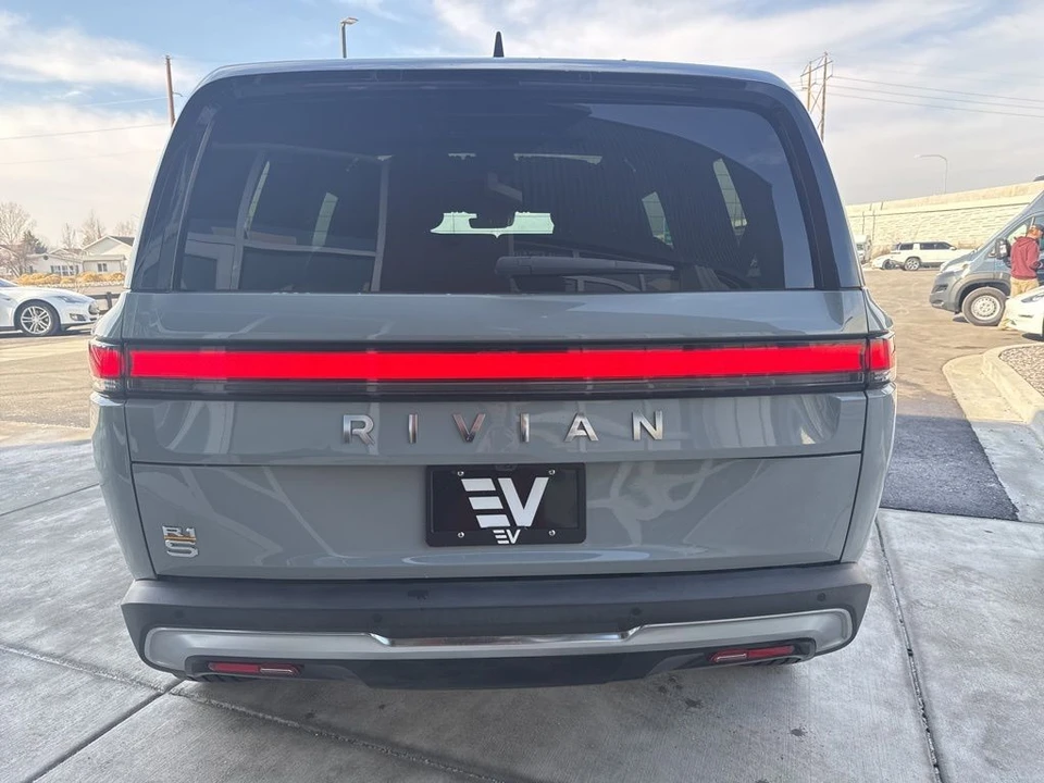 2022 Rivian R1S - Image 2 of 21