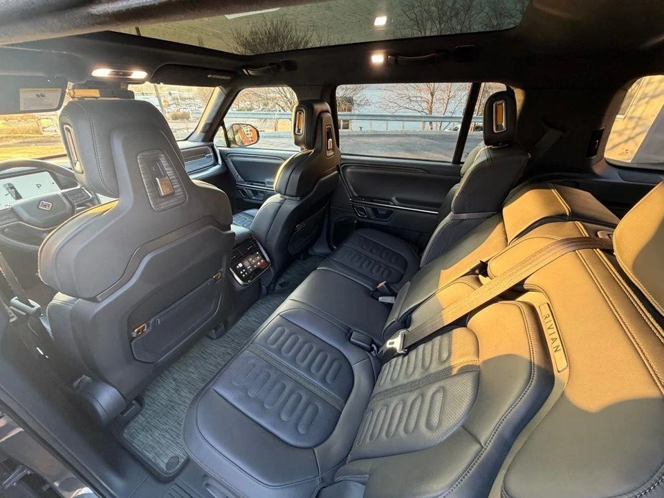 2022 Rivian R1S - Image 9 of 18