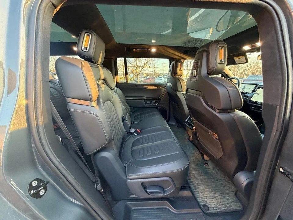 2022 Rivian R1S - Image 11 of 18
