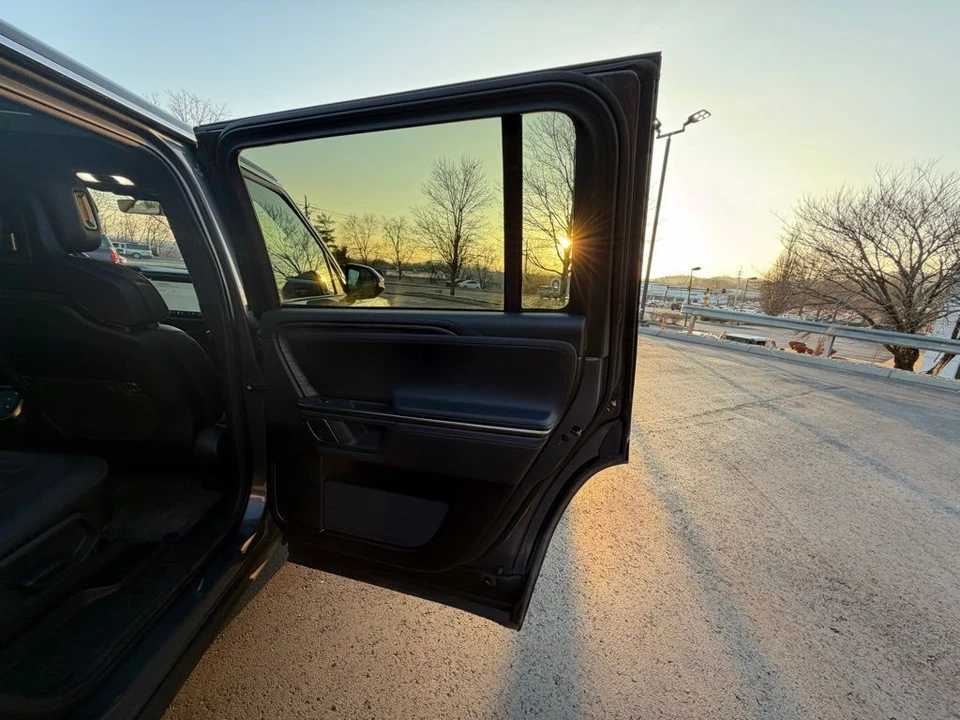 2022 Rivian R1S - Image 10 of 18