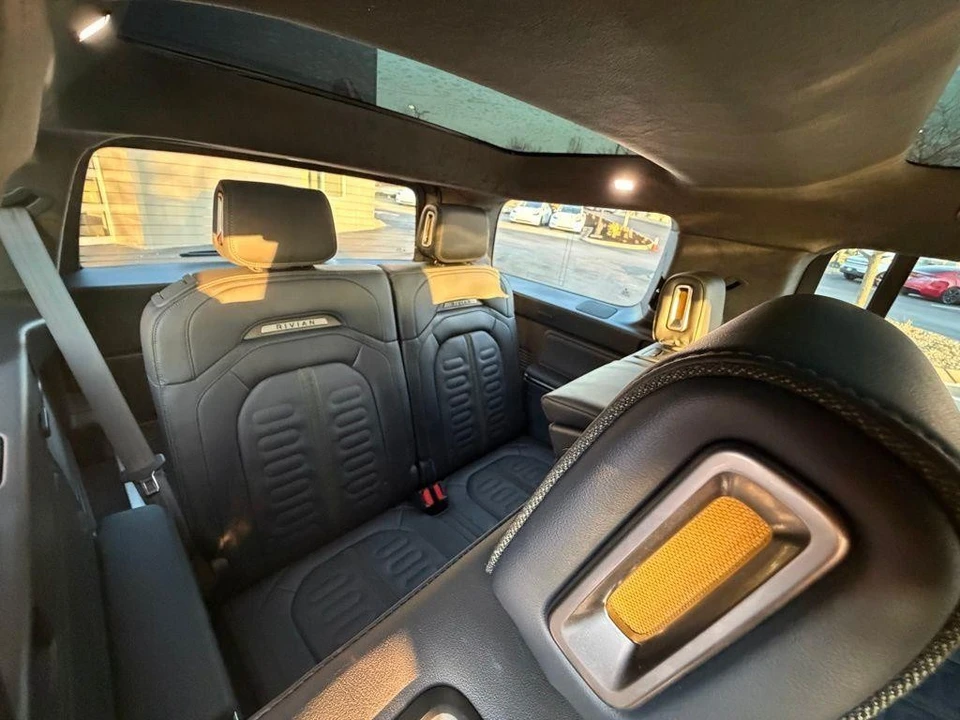 2022 Rivian R1S - Image 12 of 18