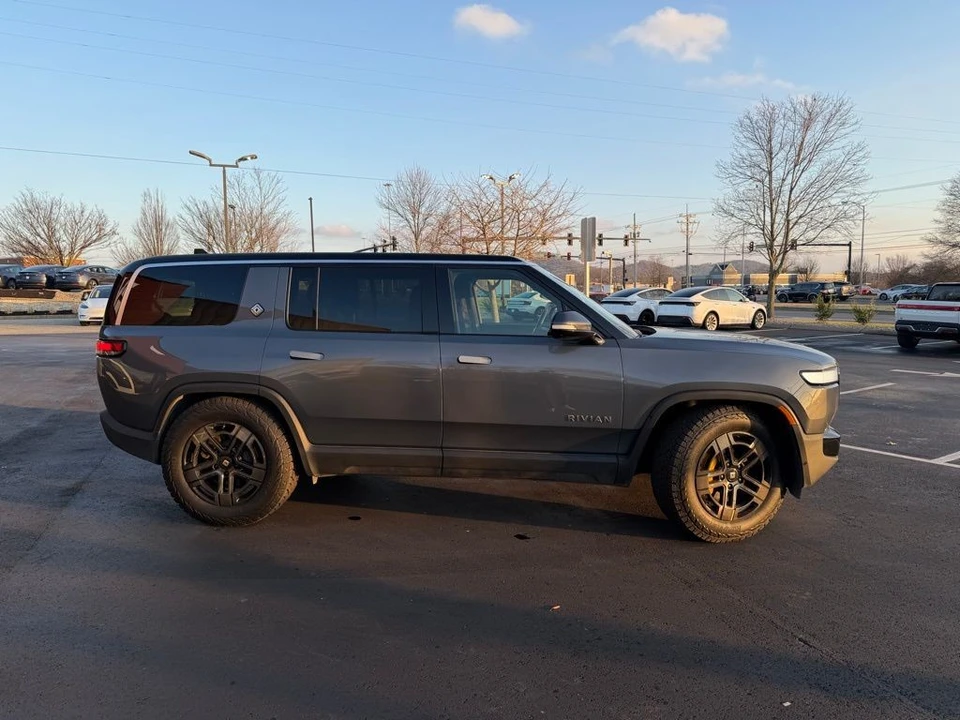 2022 Rivian R1S - Image 2 of 18