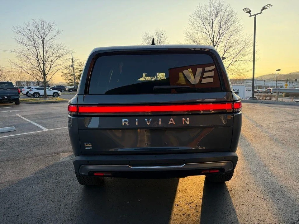 2022 Rivian R1S - Image 3 of 18
