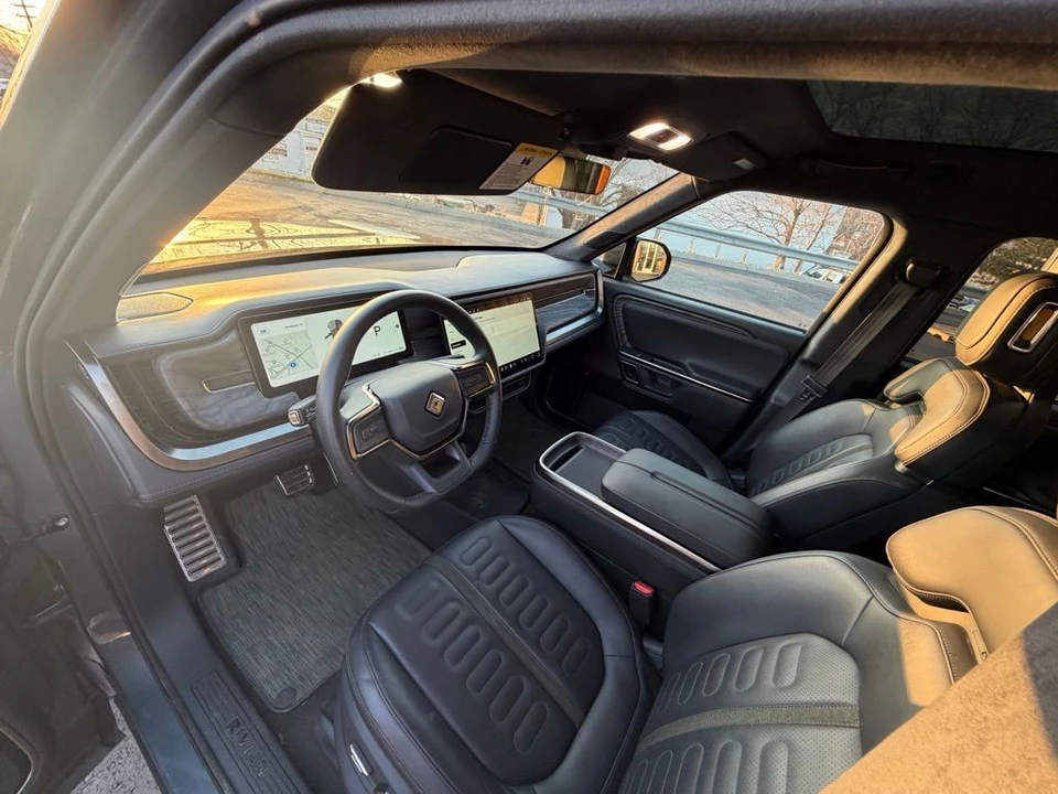 2022 Rivian R1S - Image 7 of 18