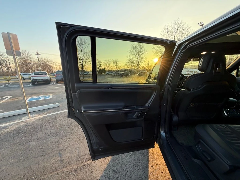 2022 Rivian R1S - Image 8 of 18