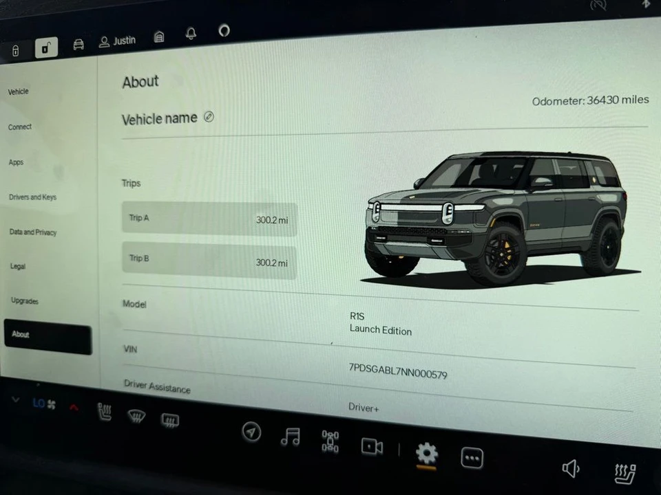 2022 Rivian R1S - Image 18 of 18