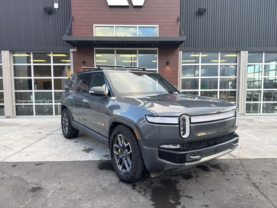 2022 Rivian R1S - Image 2 of 21