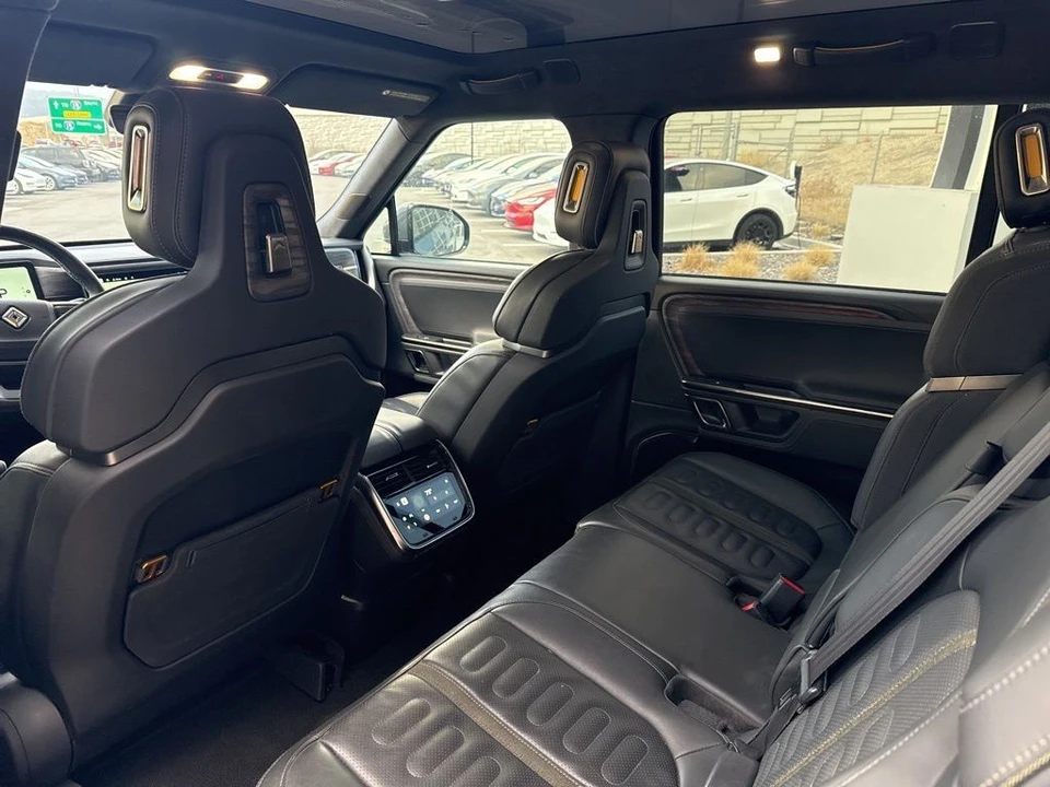 2022 Rivian R1S - Image 15 of 21