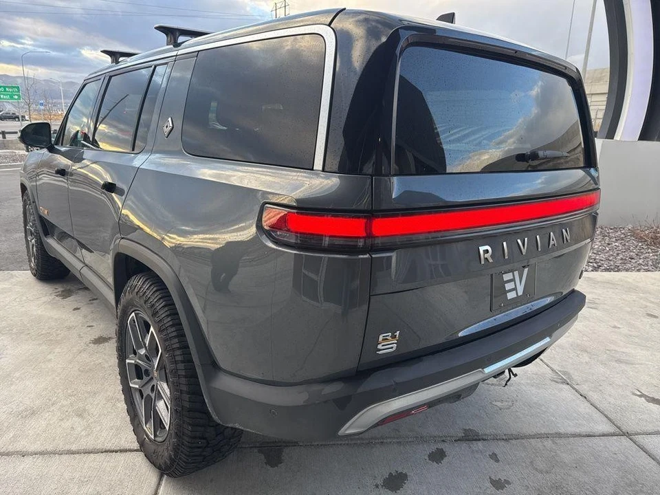 2022 Rivian R1S - Image 6 of 21