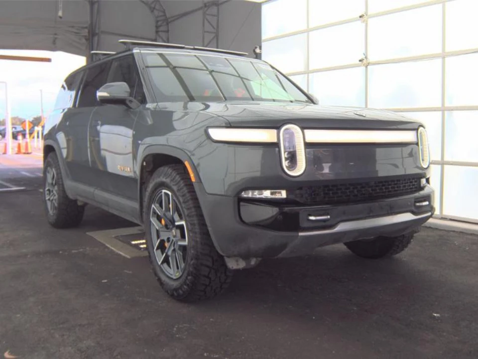 2022 Rivian R1S - Image 2 of 6