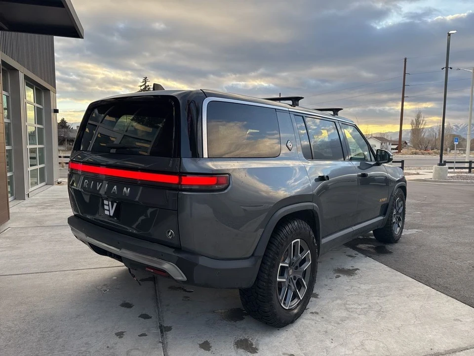 2022 Rivian R1S - Image 8 of 21