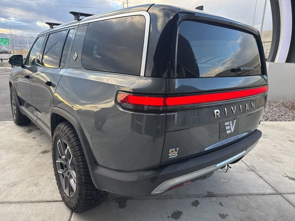 2022 Rivian R1S - Image 6 of 21