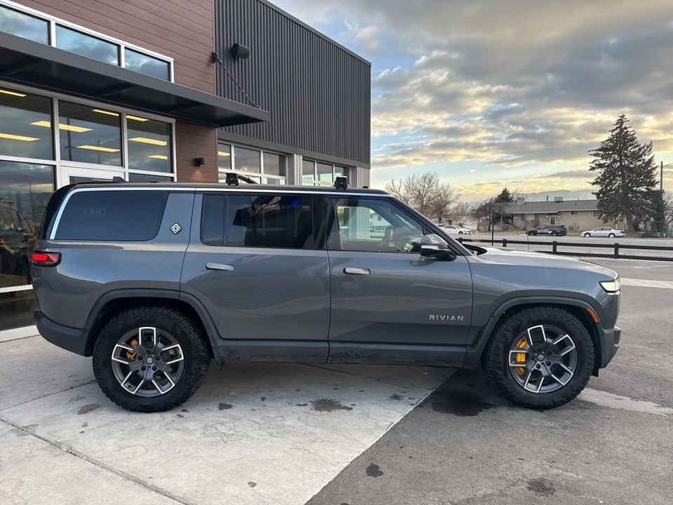 2022 Rivian R1S - Image 9 of 21