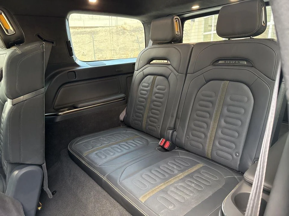 2022 Rivian R1S - Image 17 of 21
