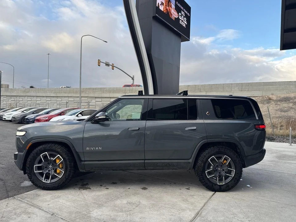 2022 Rivian R1S - Image 5 of 21
