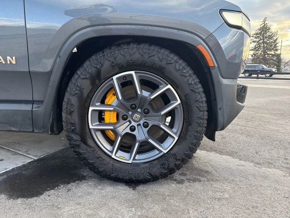 2022 Rivian R1S - Image 10 of 21