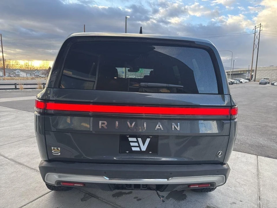 2022 Rivian R1S - Image 7 of 21