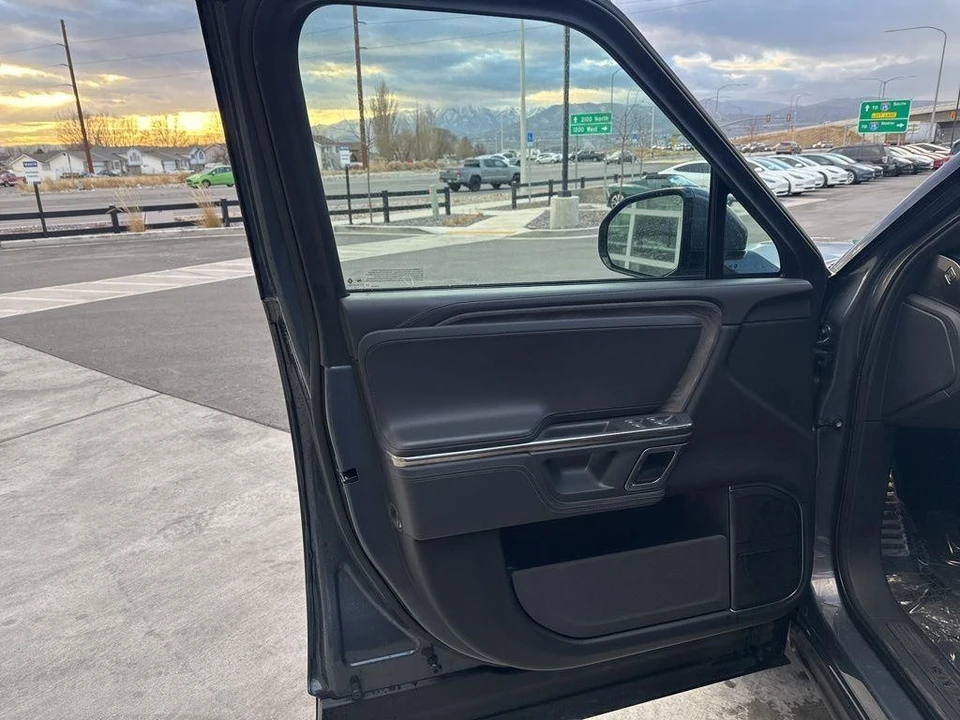 2022 Rivian R1S - Image 11 of 21
