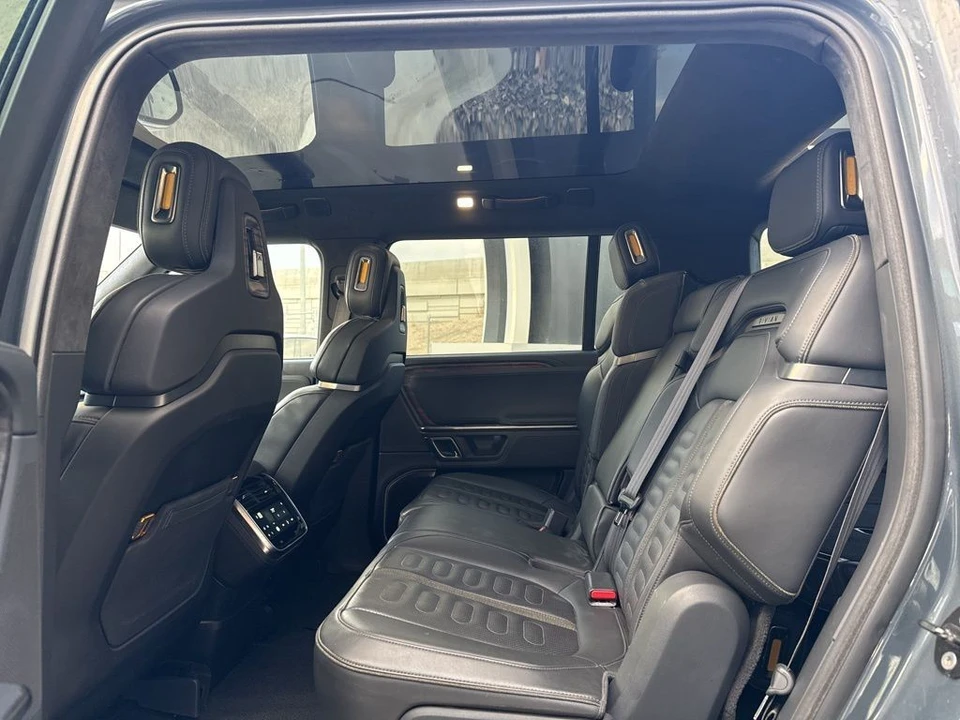 2022 Rivian R1S - Image 16 of 21