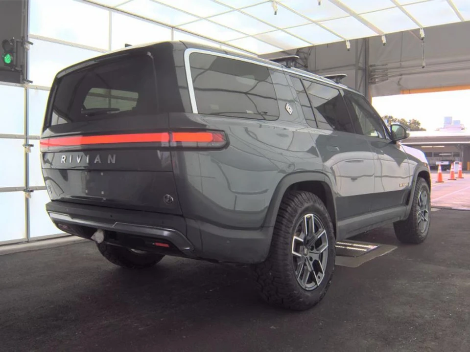 2022 Rivian R1S - Image 3 of 6