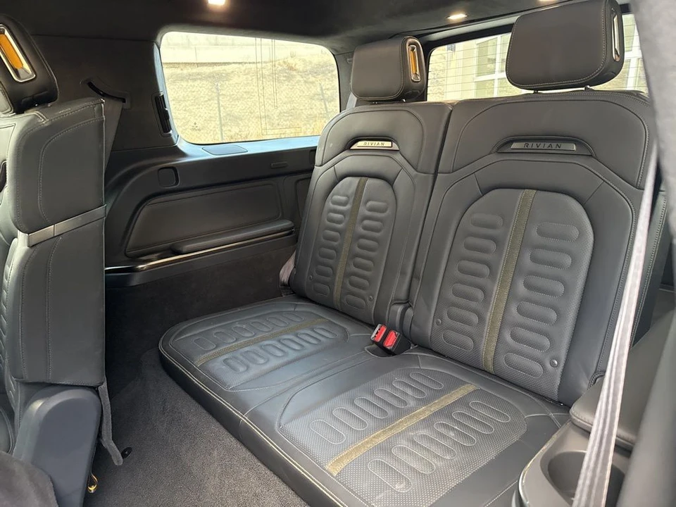 2022 Rivian R1S - Image 17 of 21