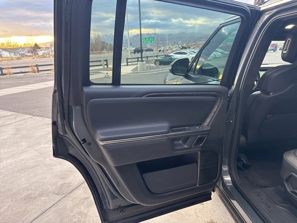 2022 Rivian R1S - Image 14 of 21