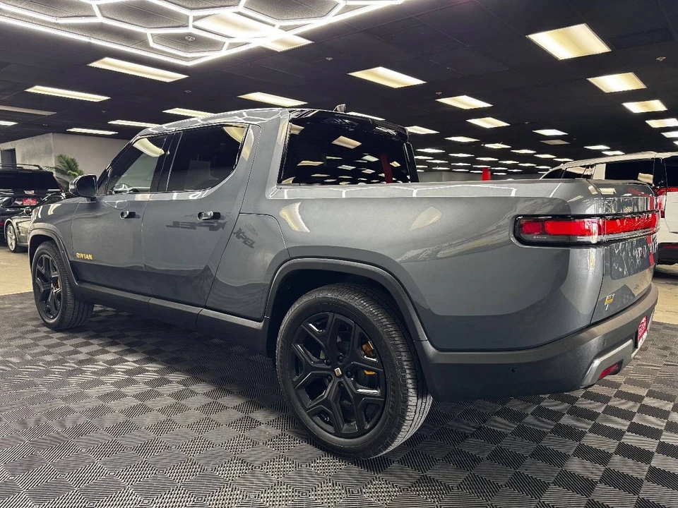 2022 Rivian R1T - Image 8 of 12