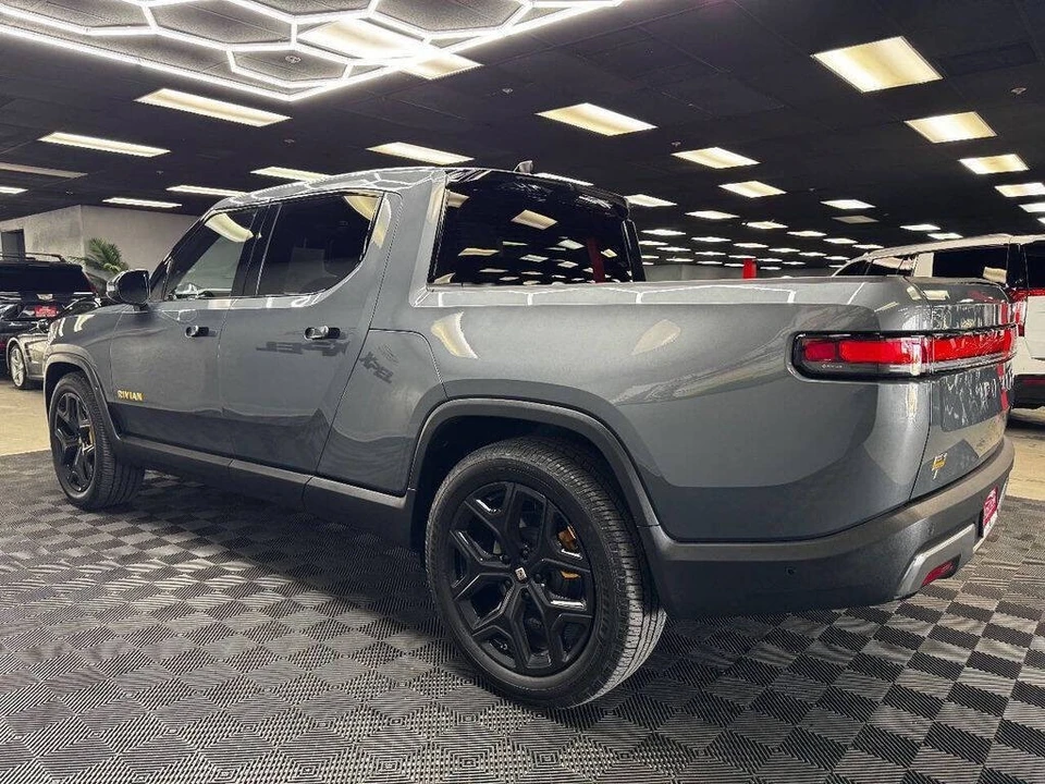 2022 Rivian R1T - Image 9 of 21