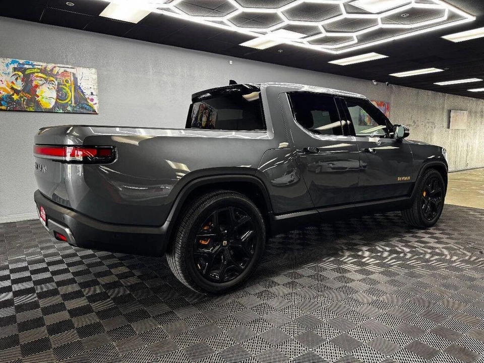 2022 Rivian R1T - Image 15 of 21