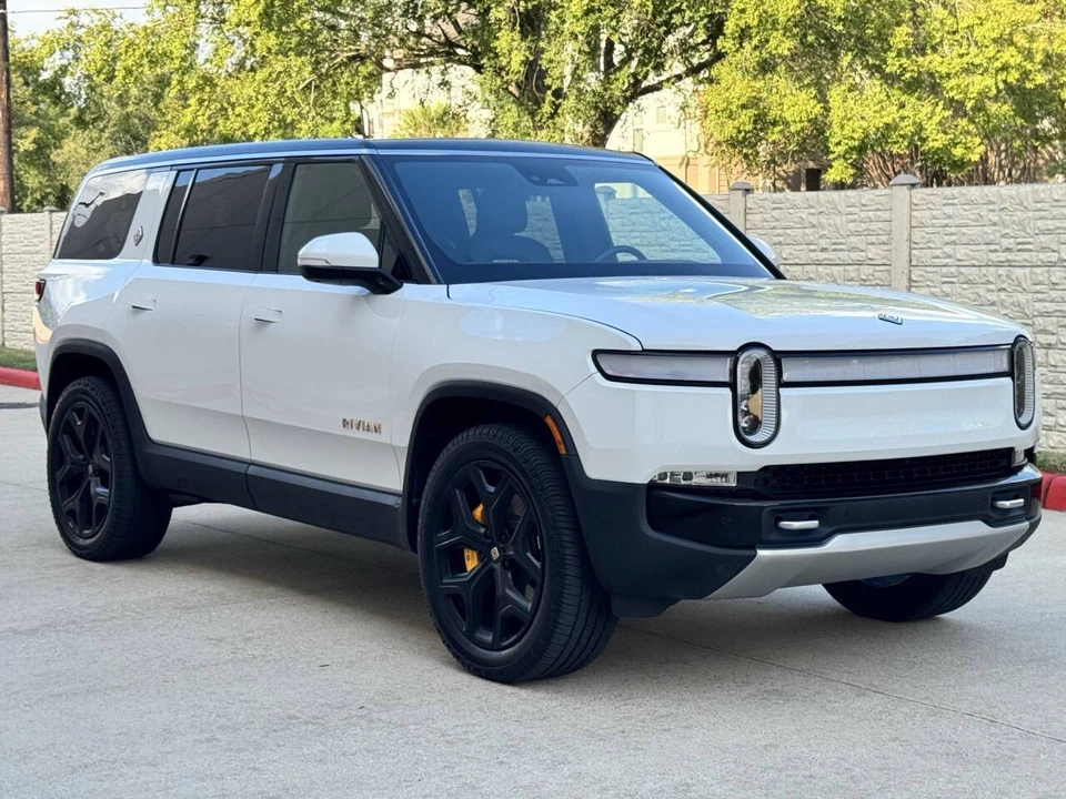 2022 Rivian R1S - Image 3 of 12