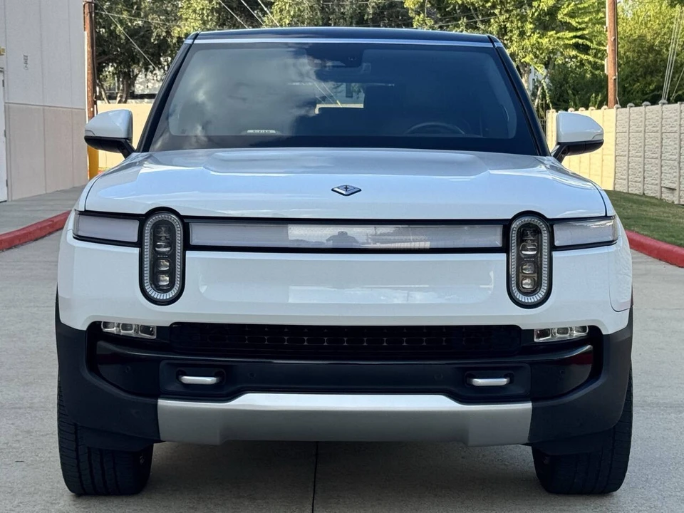 2022 Rivian R1S - Image 10 of 12