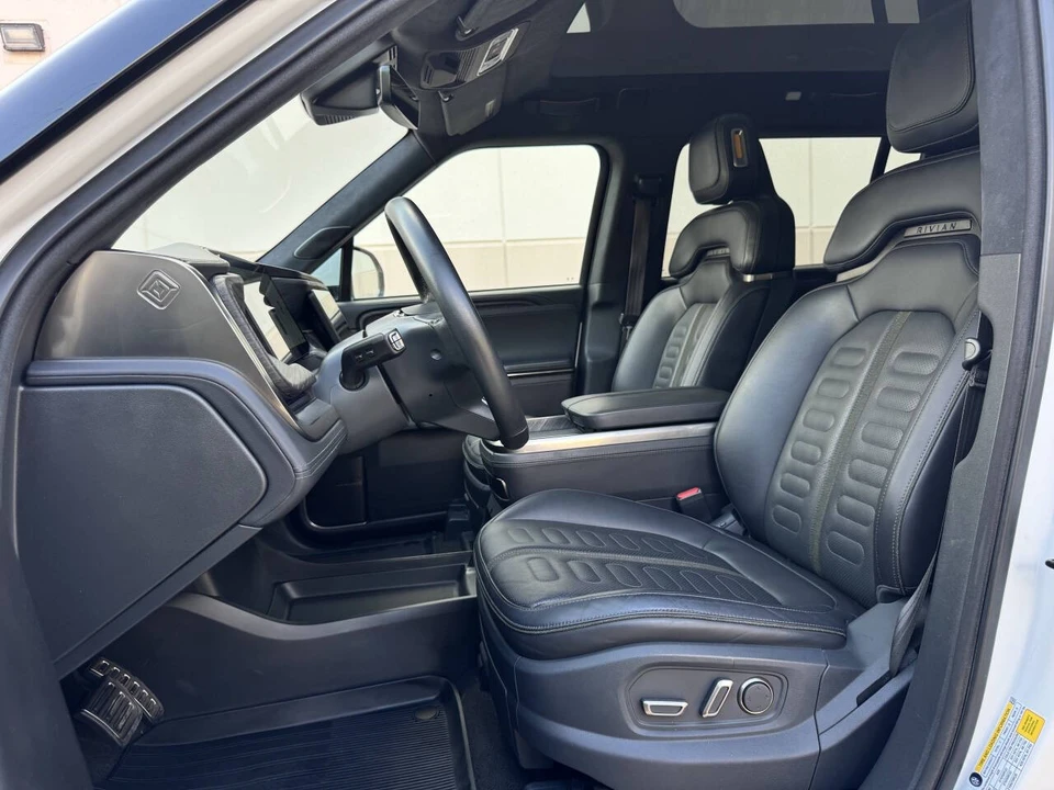 2022 Rivian R1S - Image 12 of 12