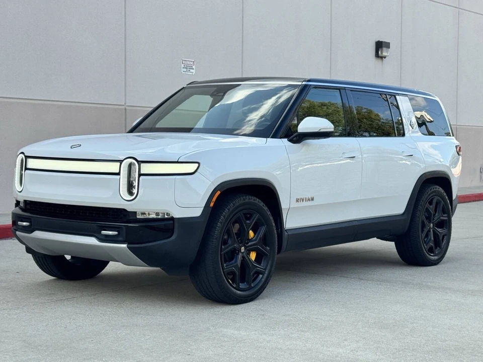 2022 Rivian R1S - Image 6 of 12